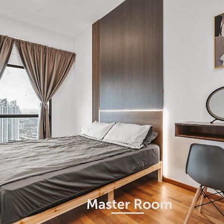 Nowhere 2Br & 2Bath Apartment With Balcony @ Reizz Residences Kuala Lumpur Luaran gambar