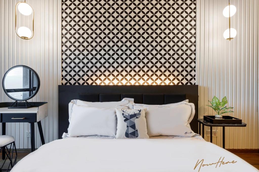 Nowhere 2Br & 2Bath Apartment With Balcony @ Reizz Residences Kuala Lumpur Luaran gambar