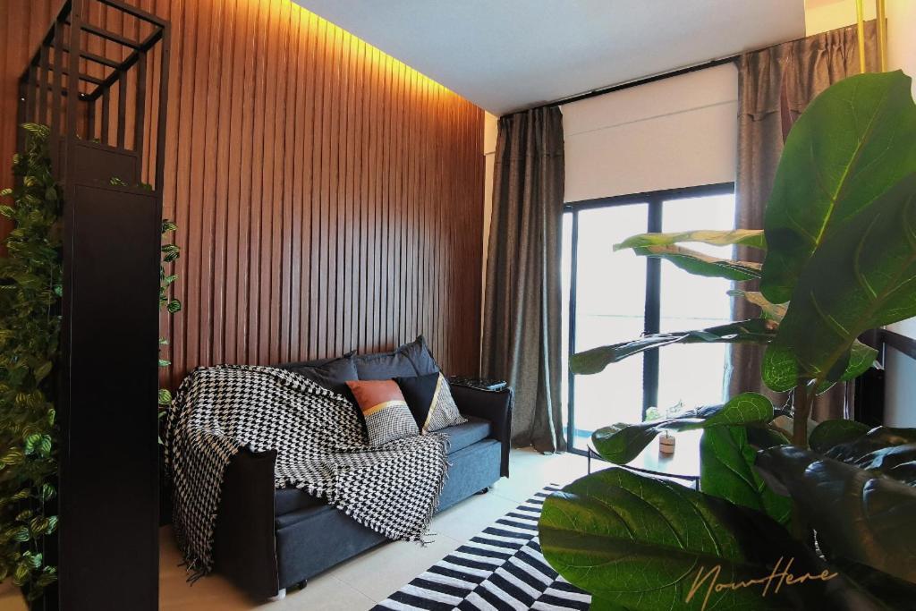 Nowhere 2Br & 2Bath Apartment With Balcony @ Reizz Residences Kuala Lumpur Luaran gambar
