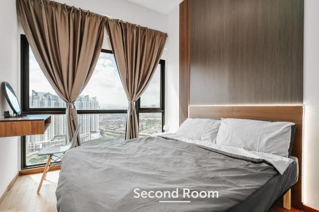 Nowhere 2Br & 2Bath Apartment With Balcony @ Reizz Residences Kuala Lumpur Luaran gambar