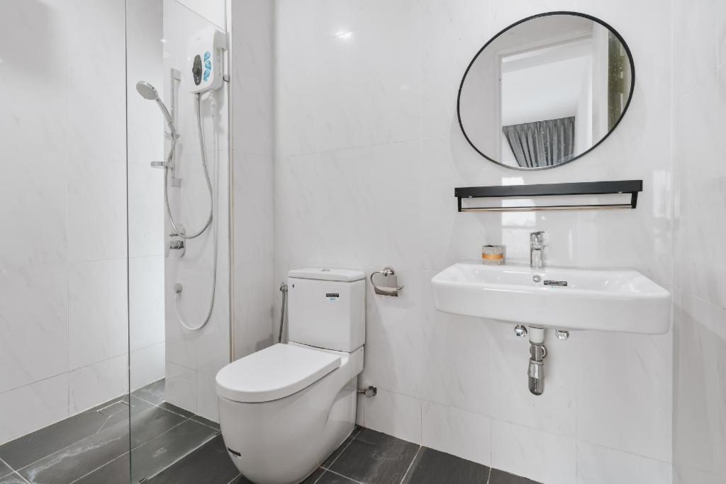 Nowhere 2Br & 2Bath Apartment With Balcony @ Reizz Residences Kuala Lumpur Luaran gambar