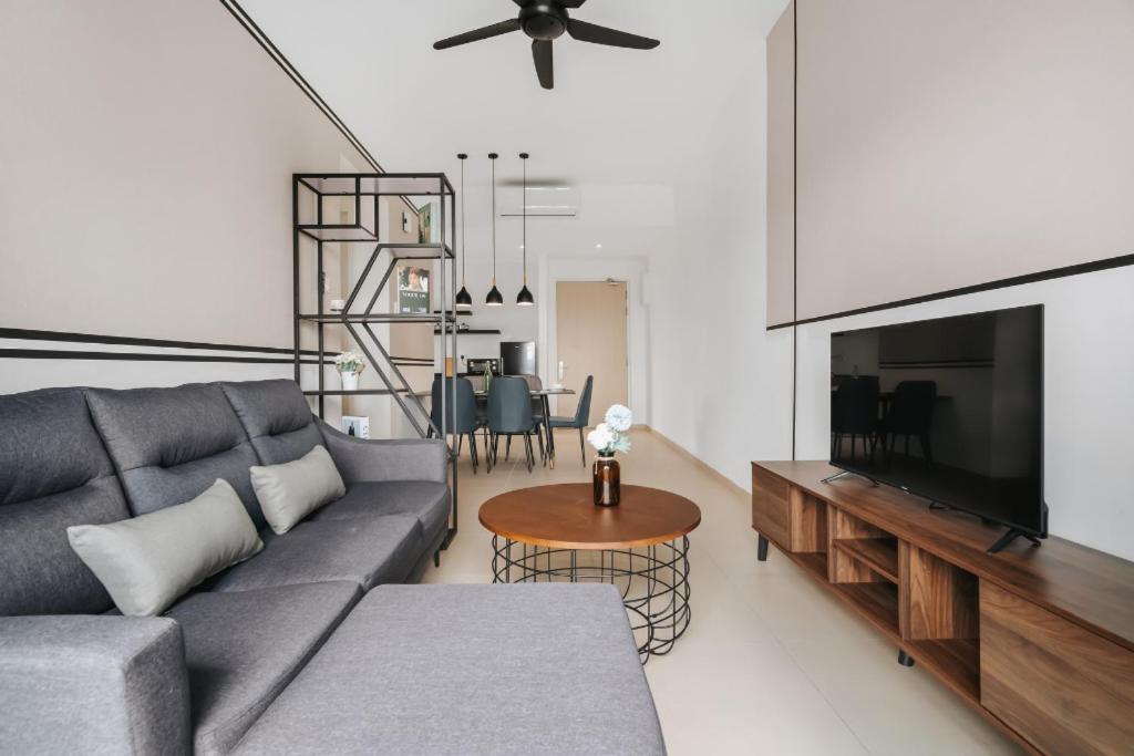 Nowhere 2Br & 2Bath Apartment With Balcony @ Reizz Residences Kuala Lumpur Luaran gambar