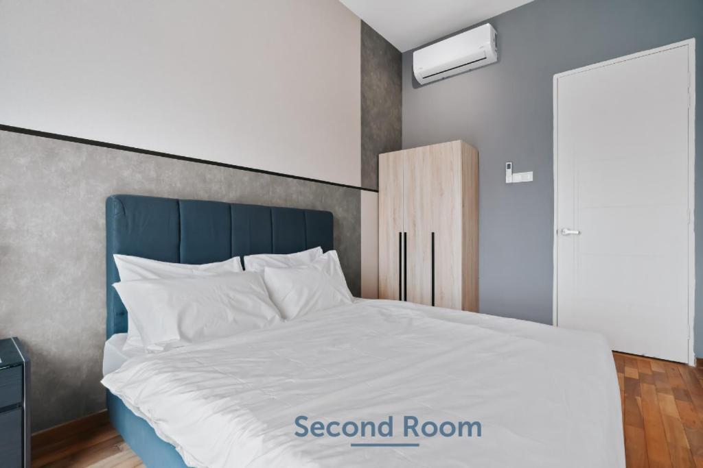 Nowhere 2Br & 2Bath Apartment With Balcony @ Reizz Residences Kuala Lumpur Luaran gambar