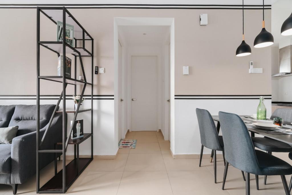 Nowhere 2Br & 2Bath Apartment With Balcony @ Reizz Residences Kuala Lumpur Luaran gambar